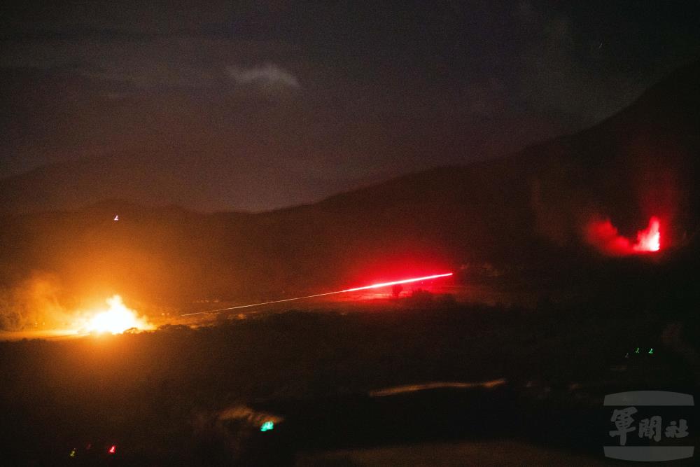 M60A3戰車於夜間射擊。（軍聞社記者林庭暉攝）