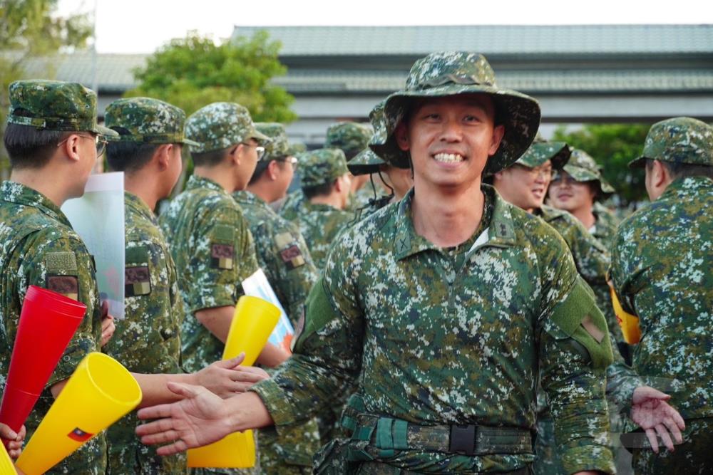 蘭指部官兵返抵羅東，月台響起的廣播聲帶來榮耀與溫暖。（第六軍團提供）