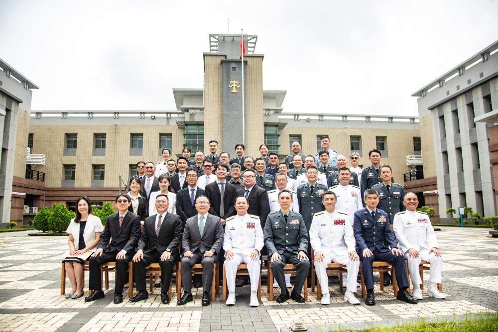 與會嘉賓共同合影。(軍聞社記者王茗生攝）