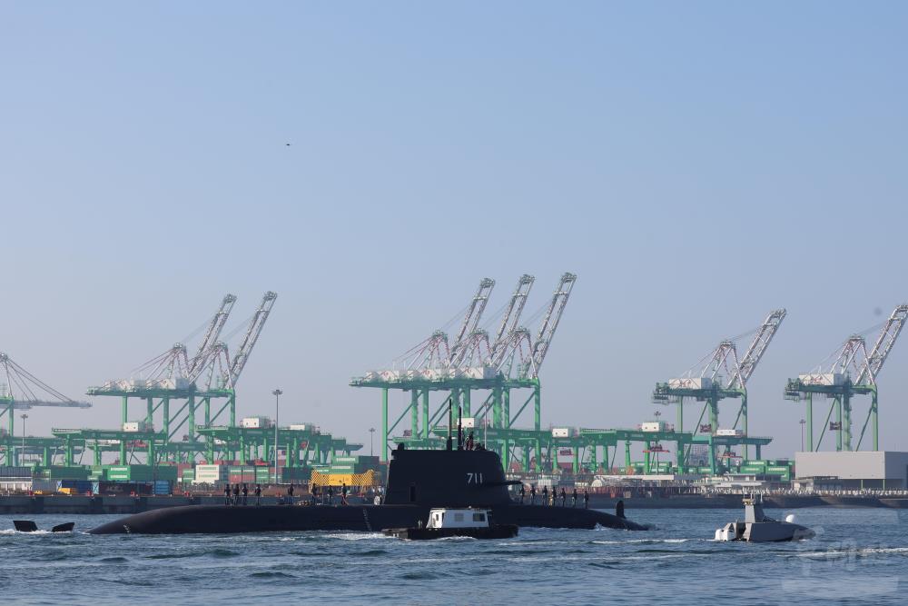 海鯤軍艦潛航測試 海鯤軍艦潛航測試
