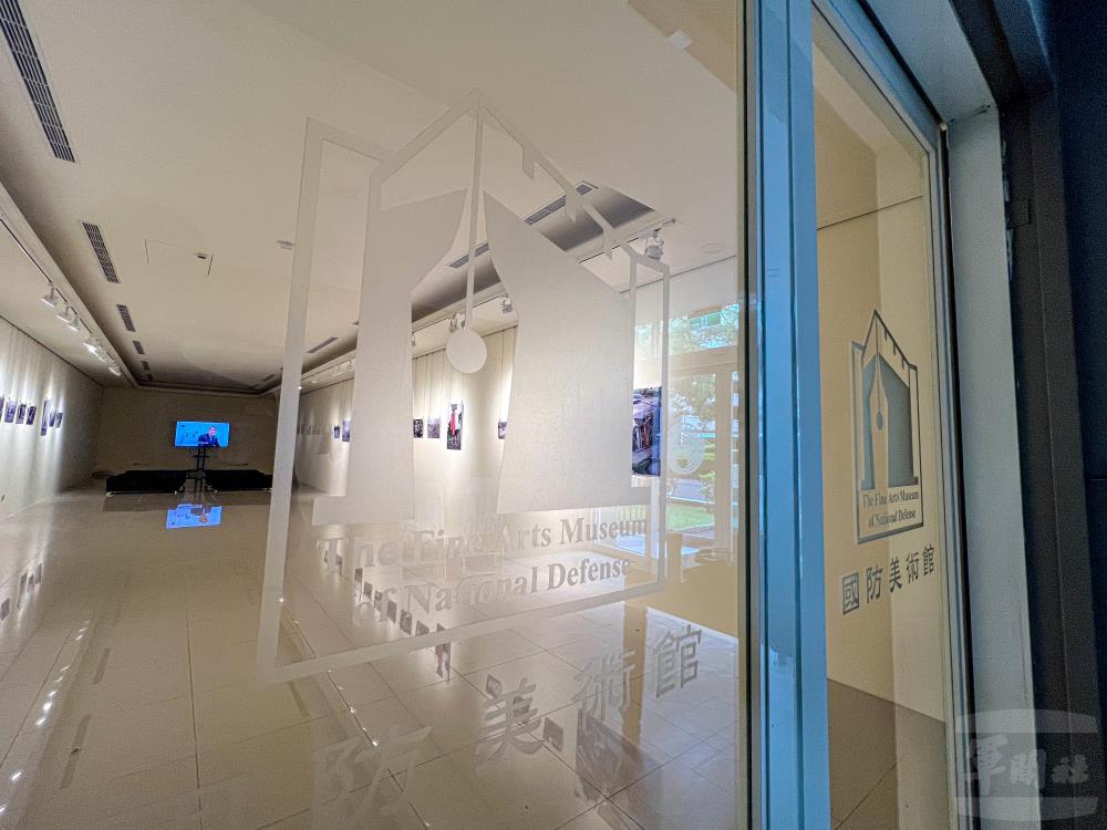 軍事新聞通訊社創社80週年攝影展，共展出70餘幅攝影作品。（軍聞社記者尤昱翔攝）
