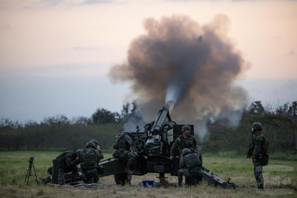 155榴彈砲射擊。（軍聞社記者吳柏融攝）