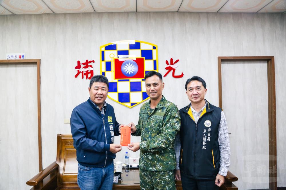 內埔鄉公所春節敬軍　祝賀官兵佳節愉快