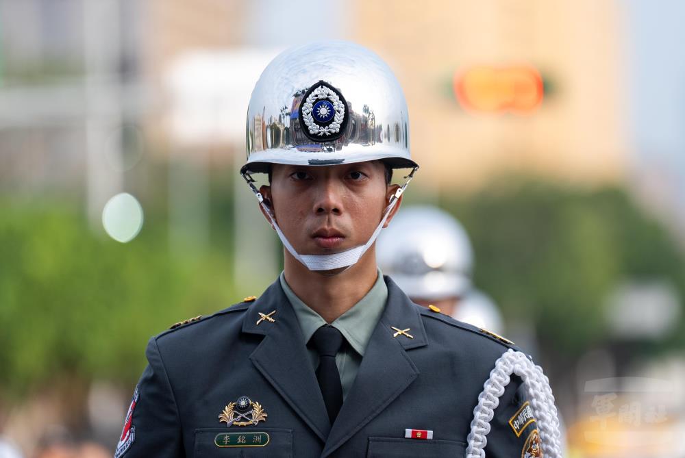 三軍儀隊官兵眼神堅毅，力求典禮完美呈現操演。（軍聞社記者陳勝勳攝）