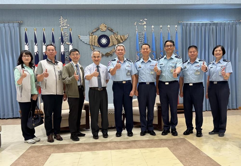 智勤科技公司9日前往北部地區進行秋節敬軍慰問。(臺北軍人服務站提供) 智勤科技公司9日前往北部地區進行秋節敬軍慰問。(臺北軍人服務站提供)