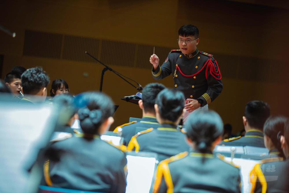 理工學院風嶺軍樂隊演奏眾多風格樂曲。（軍聞社記者邱奕菖攝）