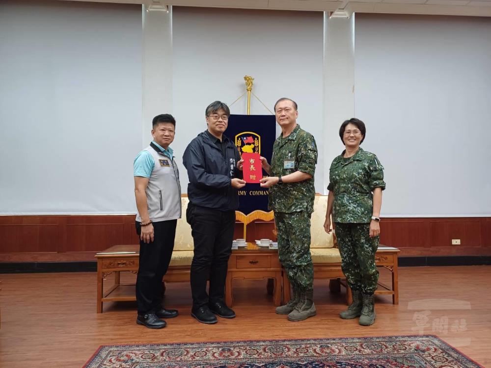 高雄市府秋節敬軍慰問　鼓舞官兵士氣