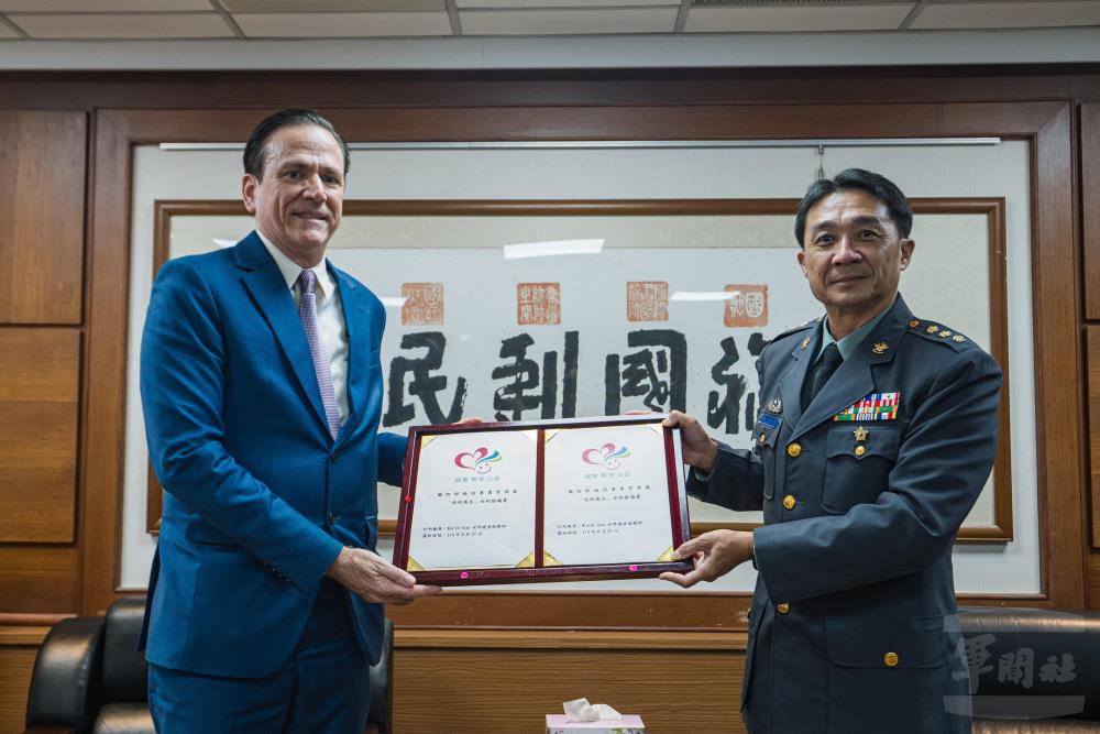 國防部福利事業管理處27日與World Gym世界健身俱樂部舉行特約商店簽約儀式。（軍聞社記者李恬恬攝）