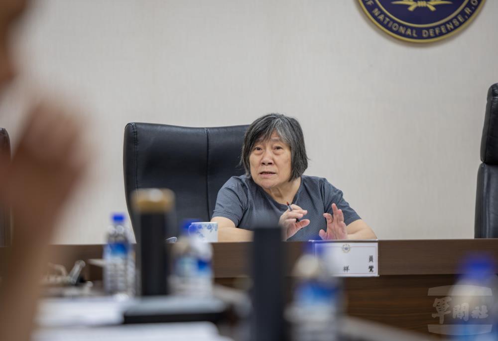嚴委員提出建議。（軍聞社記者吳柏融攝）
