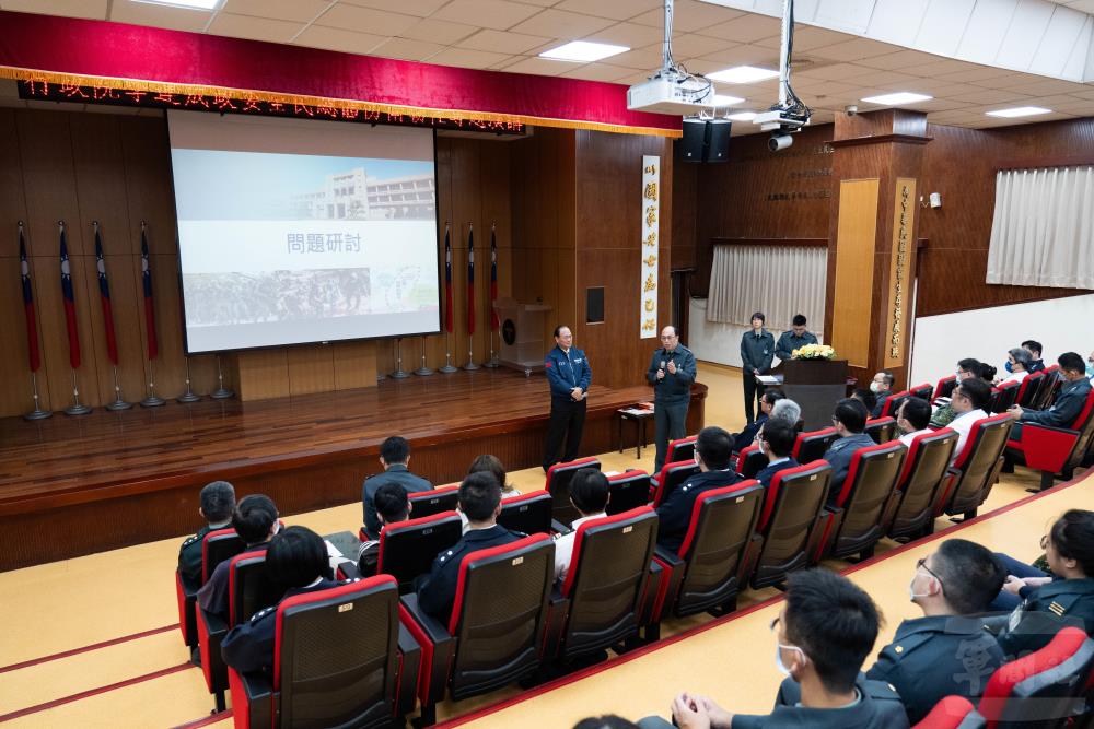 軍醫局副局長陳少將主持問題研討。（軍聞社記者林庭暉攝）