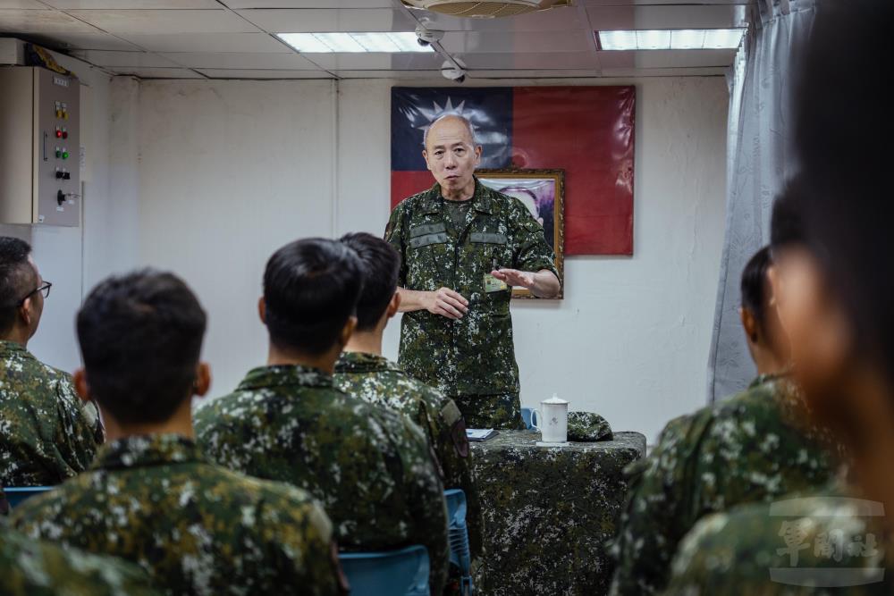 梅總長肯定官兵在第一線承擔重責，守護國家安全。（軍聞社記者陳傳奇攝）