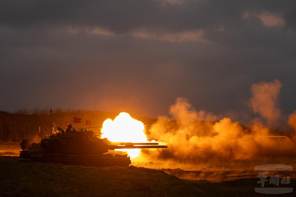 M60A3戰車對海上目標射擊。（軍聞社記者吳柏融攝）