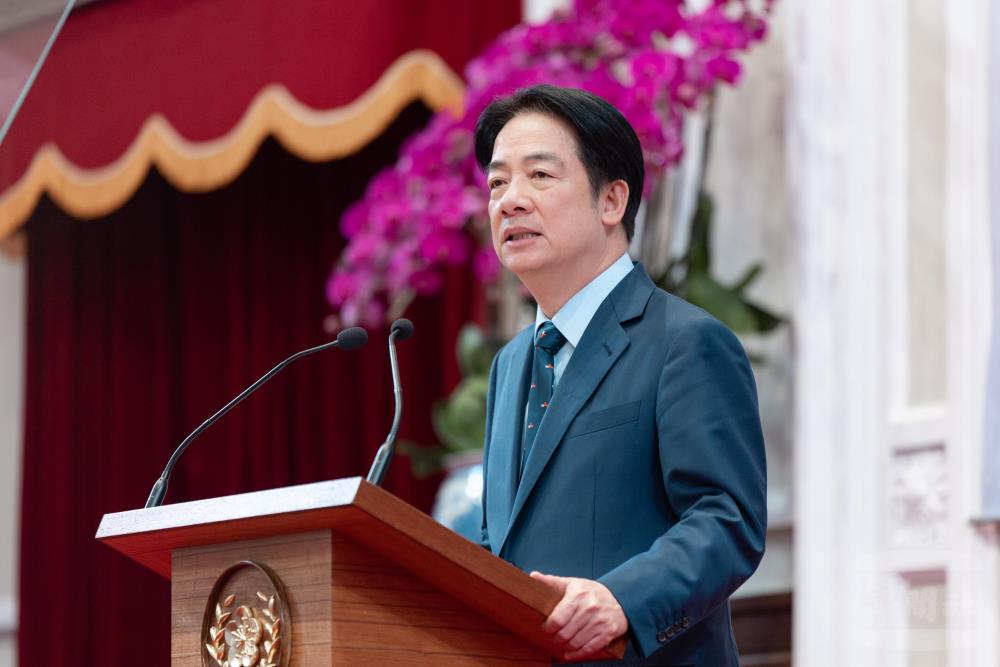 賴總統在「全社會防衛韌性委員會第4次委員會議」上致詞，籲請全體參與發揮全民防衛最大力量。（總統府提供）