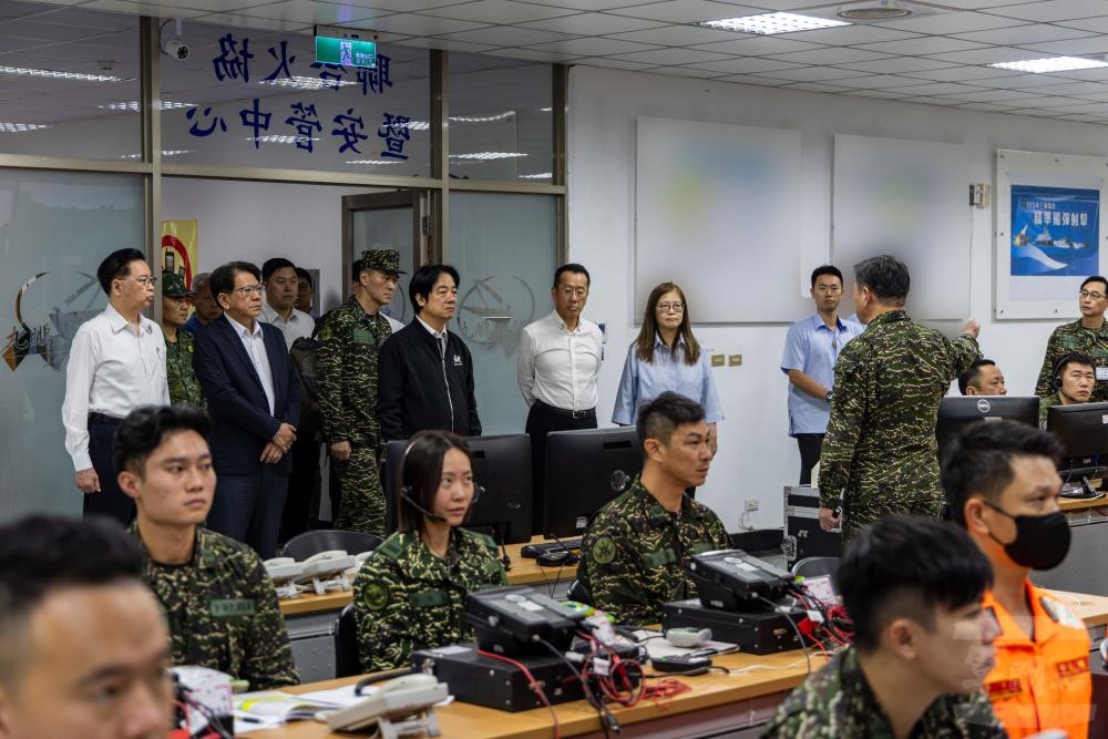 賴總統視導聯合火協暨安管中心。（軍聞社記者蔡枋澐攝）