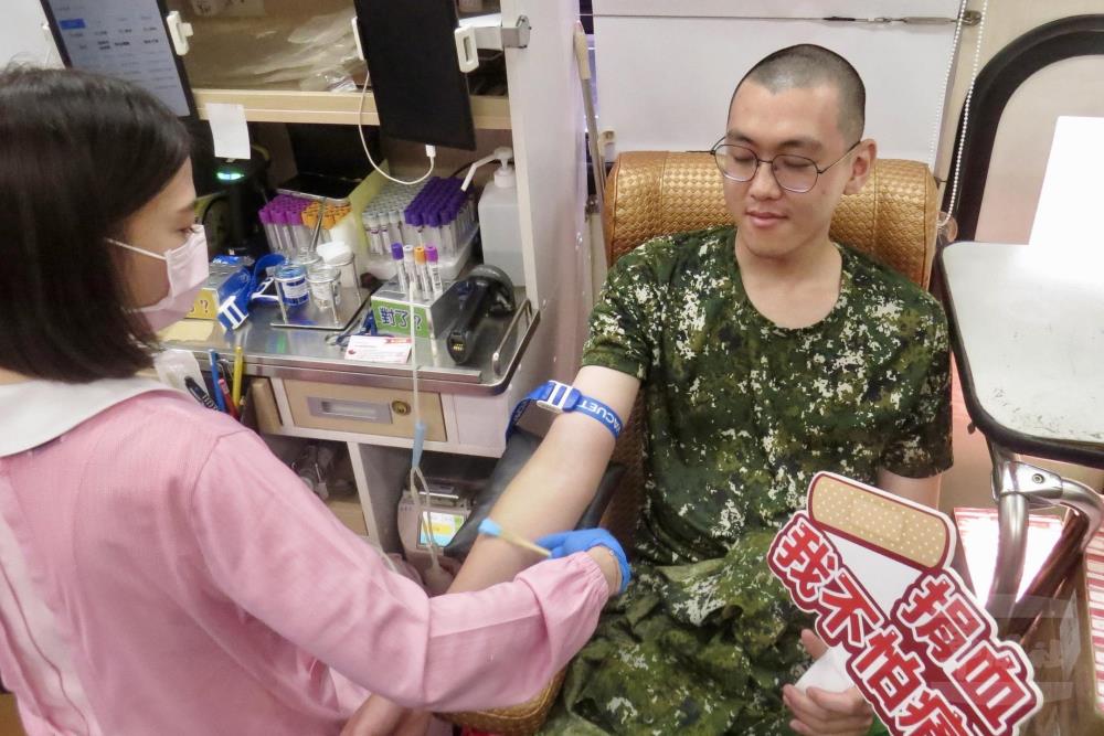 步兵257旅官兵響應捐血活動。（陸軍第十軍團提供）