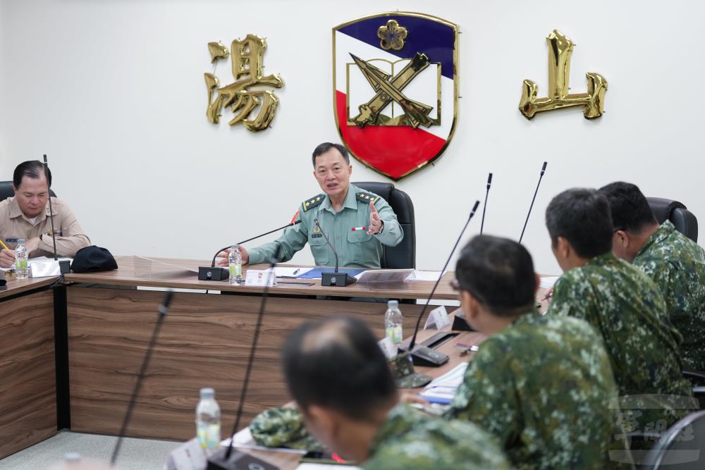 鍾副部長視導砲訓部關廟湯山營區　勉長遠規劃訓用結合