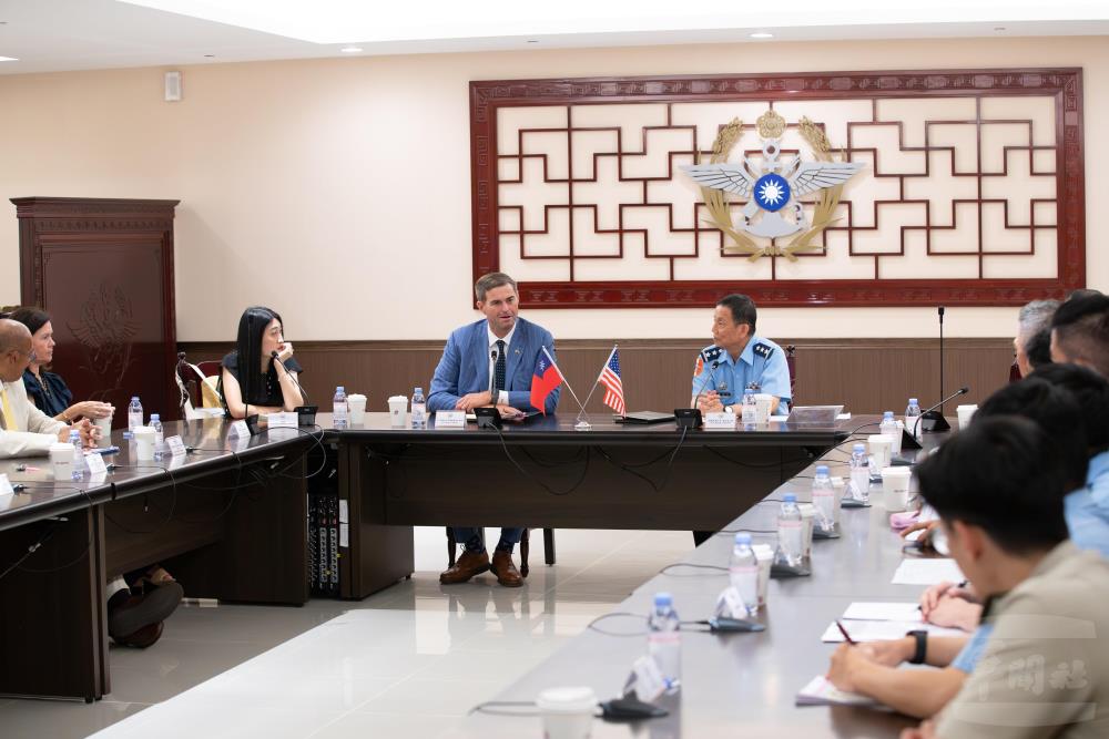 美國南卡羅萊納州眾議會議長史密斯（Murrell Smith）率先進行意見交流。（軍聞社記者王進福攝）