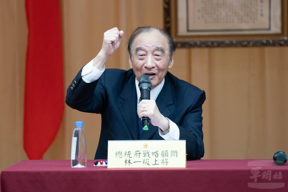 林一級上將期盼退伍的榮民袍澤「全力支持國防部」。（軍聞社記者林庭暉攝）