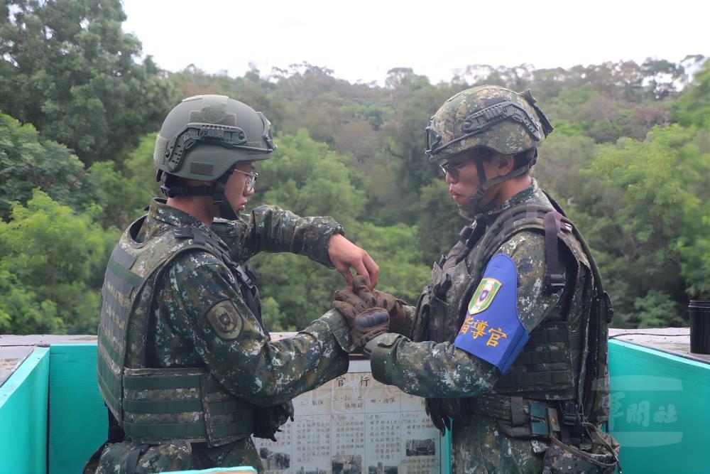 陸軍101旅手榴彈實彈投擲訓練　驗證官兵訓練成效