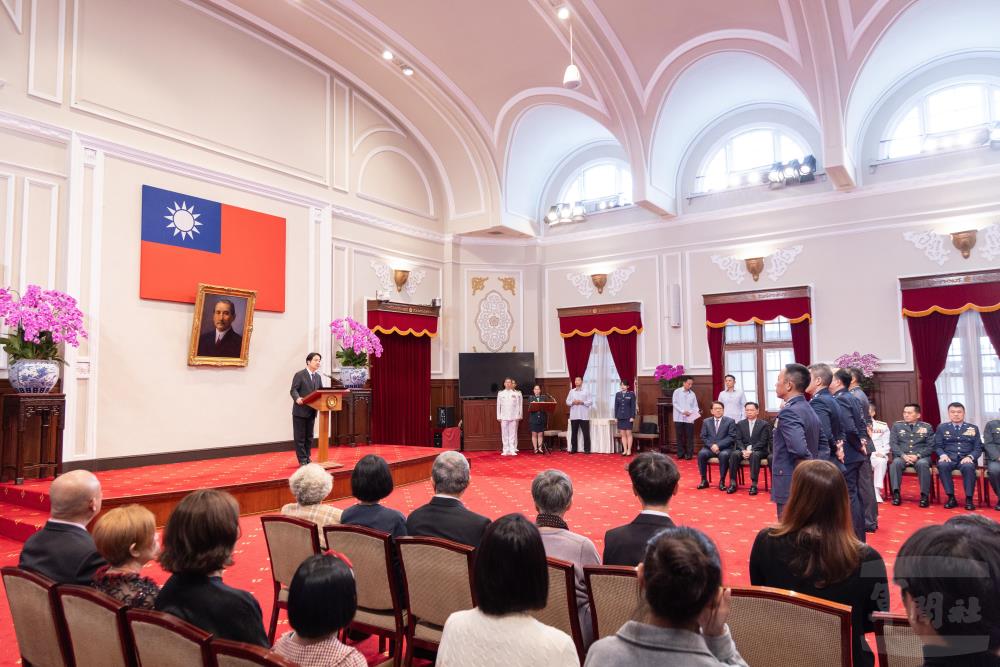 總統主持將官晉任授階 強調投資國防就是投資和平 總統主持將官晉任授階 強調投資國防就是投資和平