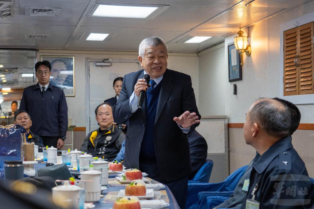 周常務理事代表社會各界感謝官兵弟兄姐妹們的付出。（軍聞社記者吳東昇攝）