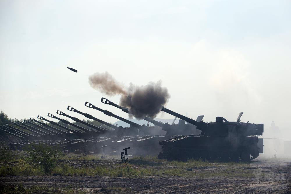 M109A2自走砲射擊。(軍聞社記者卓以立攝) M109A2自走砲射擊。(軍聞社記者卓以立攝)