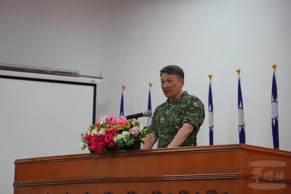劉指揮官主持慶祝大會。（軍聞社實習記者李鴻翔攝）