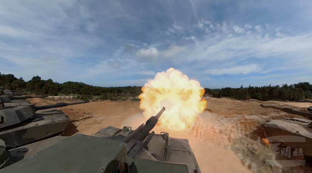 圖文：M1A2T新式戰車展示精良火力