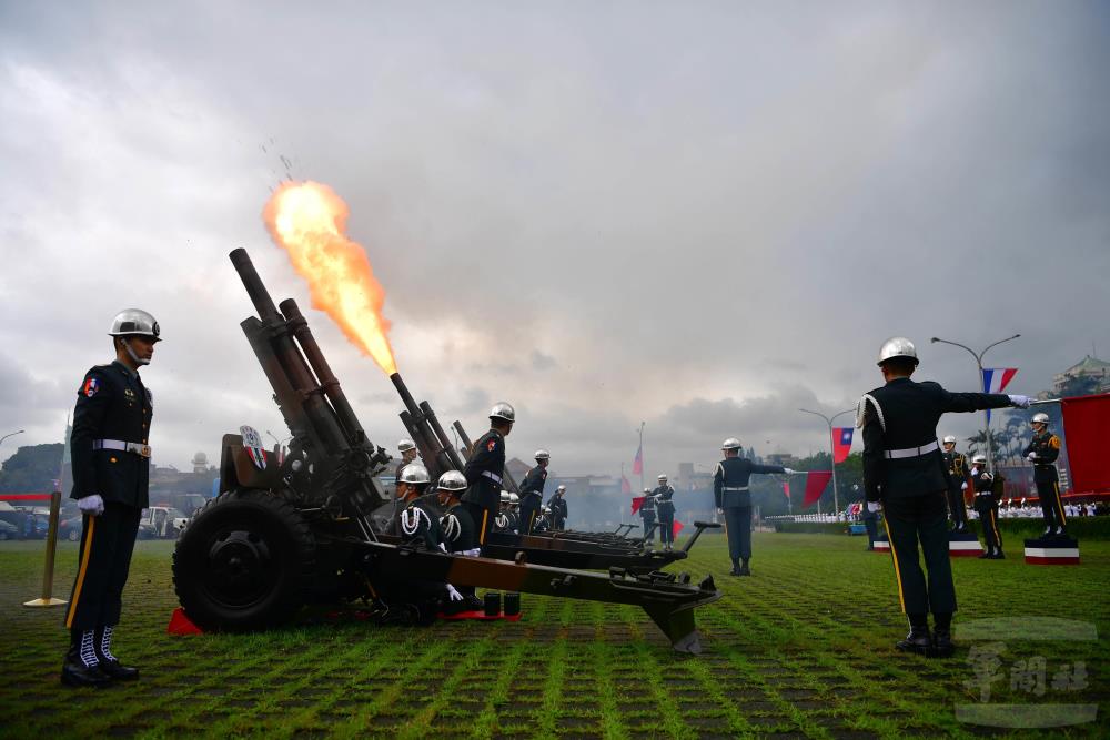 賴總統主持軍禮歡迎巴拉圭共和國總統貝尼亞