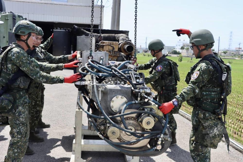 陸軍機步第234旅日前進行甲車搶修演練，展現高度戰場後勤應變能力。（陸軍第十軍團提供）