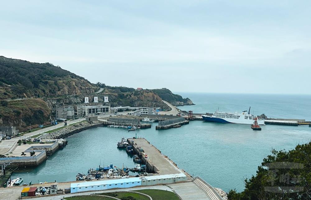 新臺馬輪靠港。（軍聞社記者吳東昇攝）