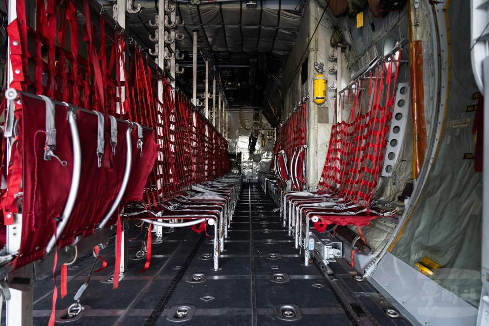 C-130H完成機艙座椅增設。（軍聞社記者林庭暉攝）
