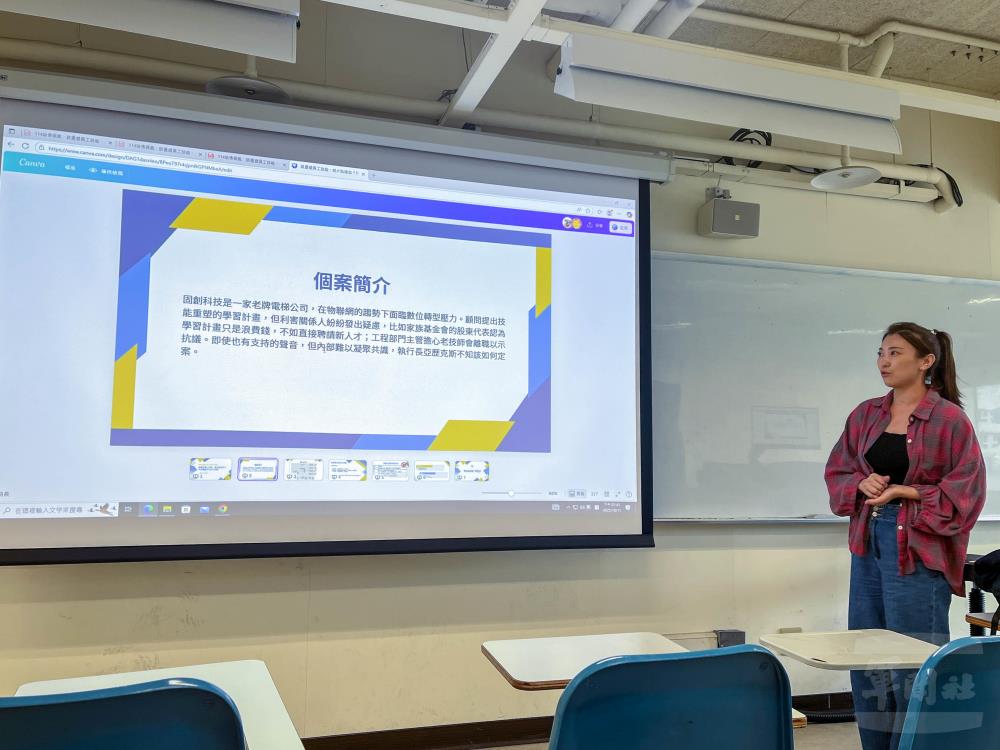 楊旻芳秉持終身學習信念，現為在職碩士生。（軍聞社記者侯凱議攝）