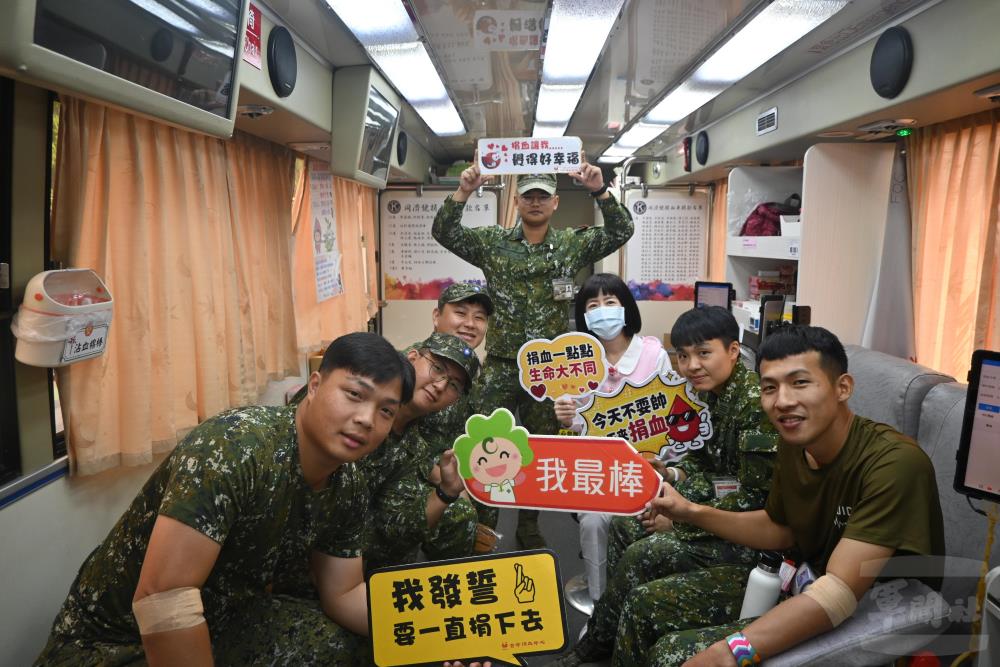 聯兵586旅挽袖捐熱血　傳遞愛心展現軍民情