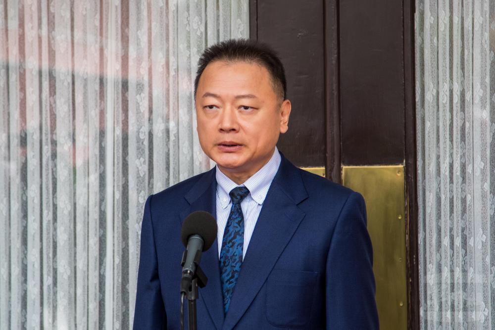 國防部發言人孫立方中將於立法院院會前接受媒體訪問。（軍聞社記者王進福攝）