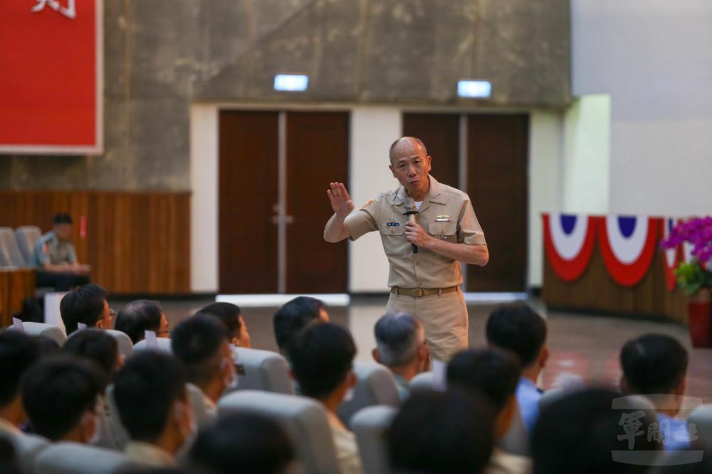 梅總長期勉每一位畢業生做國家、社會與家庭的依靠,成為和平且不被敵人破壞的穩定力量。(軍聞社記者侯凱議攝) 梅總長期勉每一位畢業生做國家、社會與家庭的依靠,成為和平且不被敵人破壞的穩定力量。(軍聞社記者侯凱議攝)