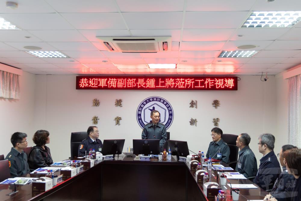 鍾副部長視導國防醫學大學預醫所　勉精進專業能量