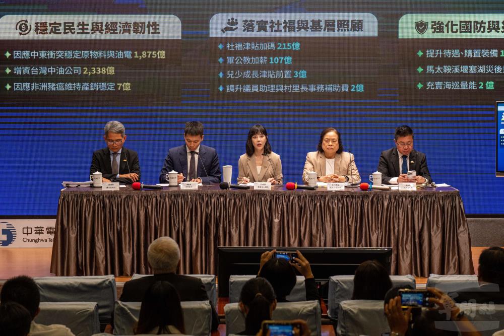 行政院3日舉行院會後記者會，針對「115年度中央政府總預算追加預算案」進行說明。（軍聞社記者吳東昇攝）