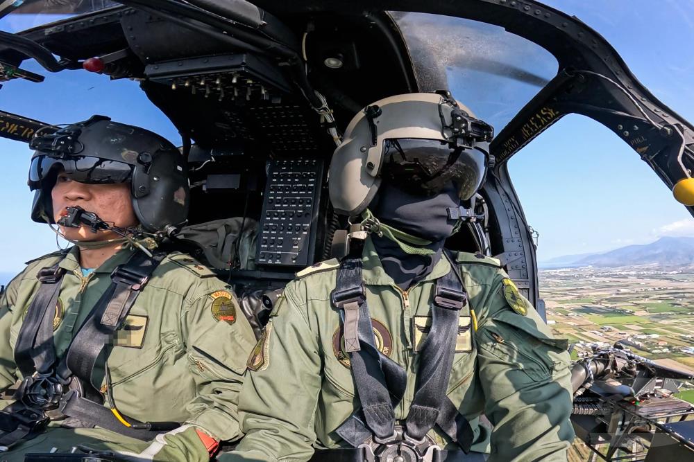 射擊任務考驗正副駕駛技術與默契。（軍聞社記者林庭暉攝）