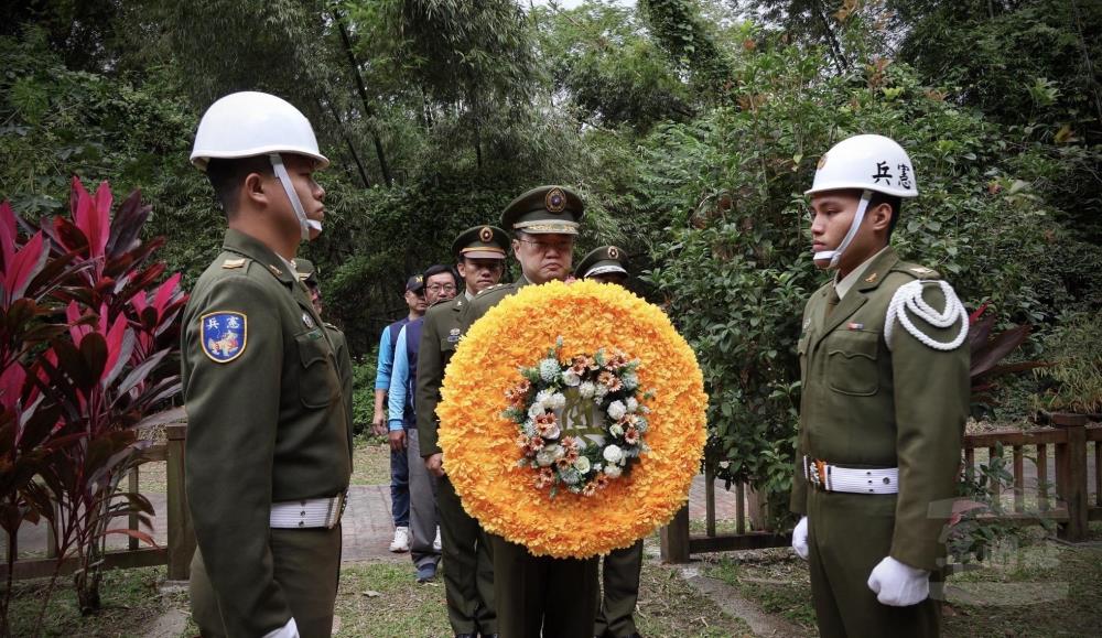 憲兵警衛大隊獻花緬懷先賢先烈　延續忠貞信念