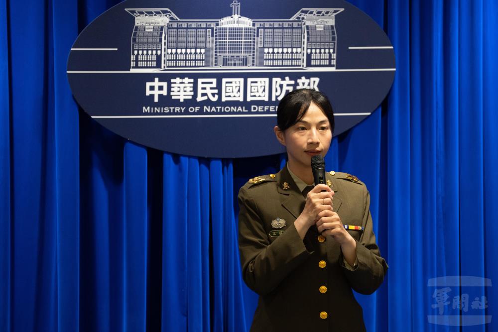 獲頒役政獎狀的王士官長。（軍聞社記者呂尚俞攝）