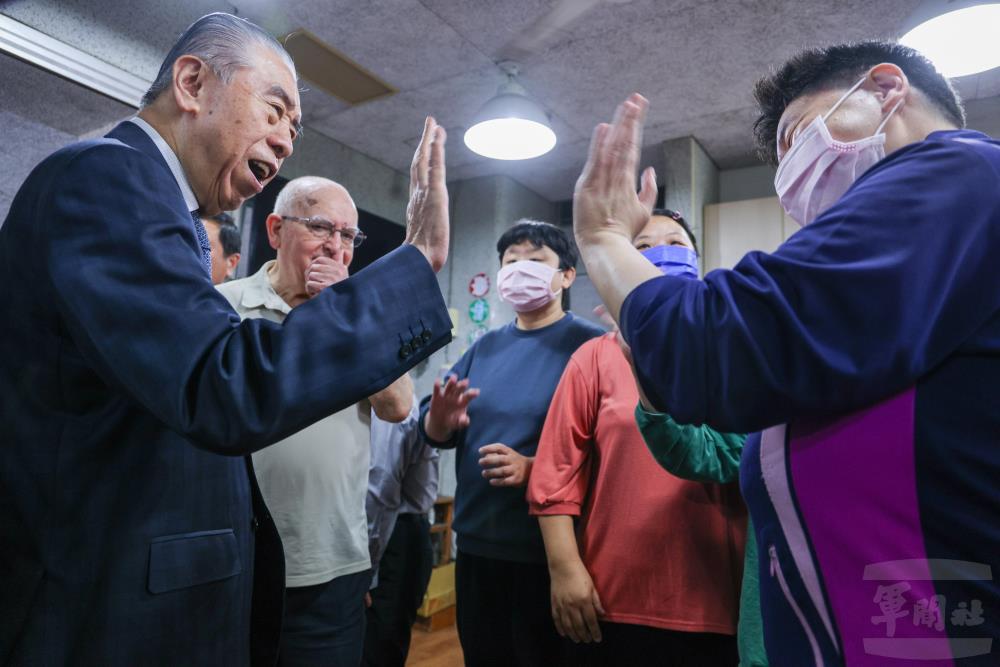 李棟樑慰問聖嘉民啟智中心　傳遞關懷與溫暖