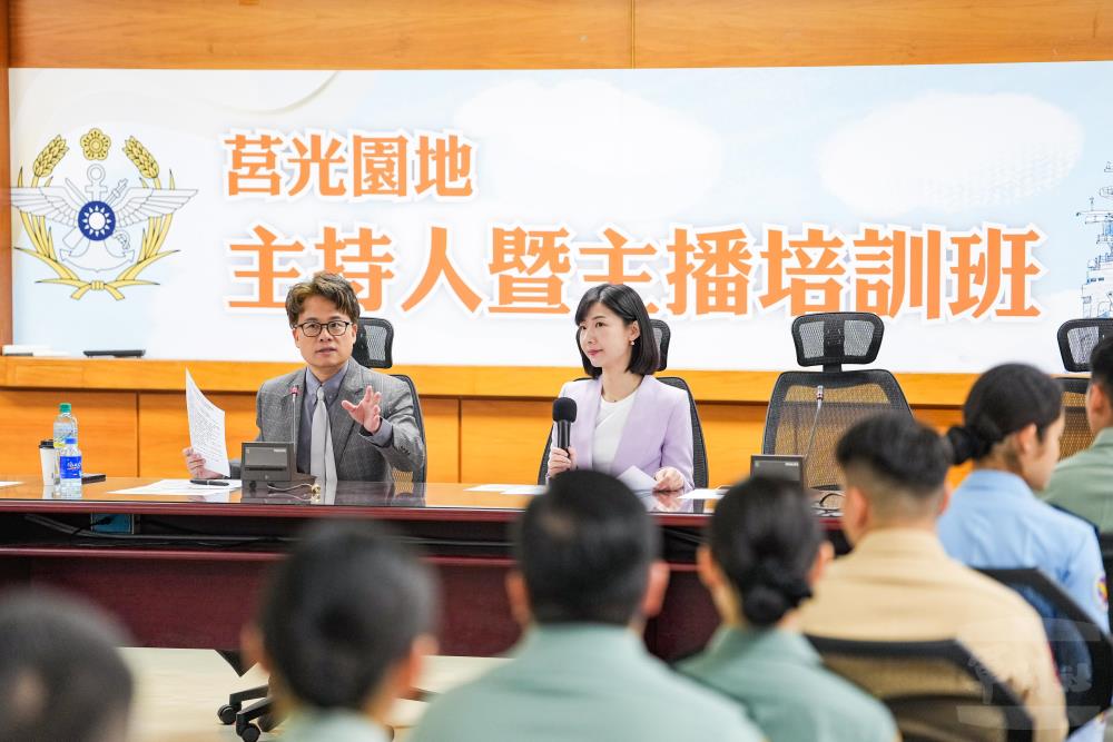 華視主播分享實務經驗。（軍聞社記者黃劭恩攝）