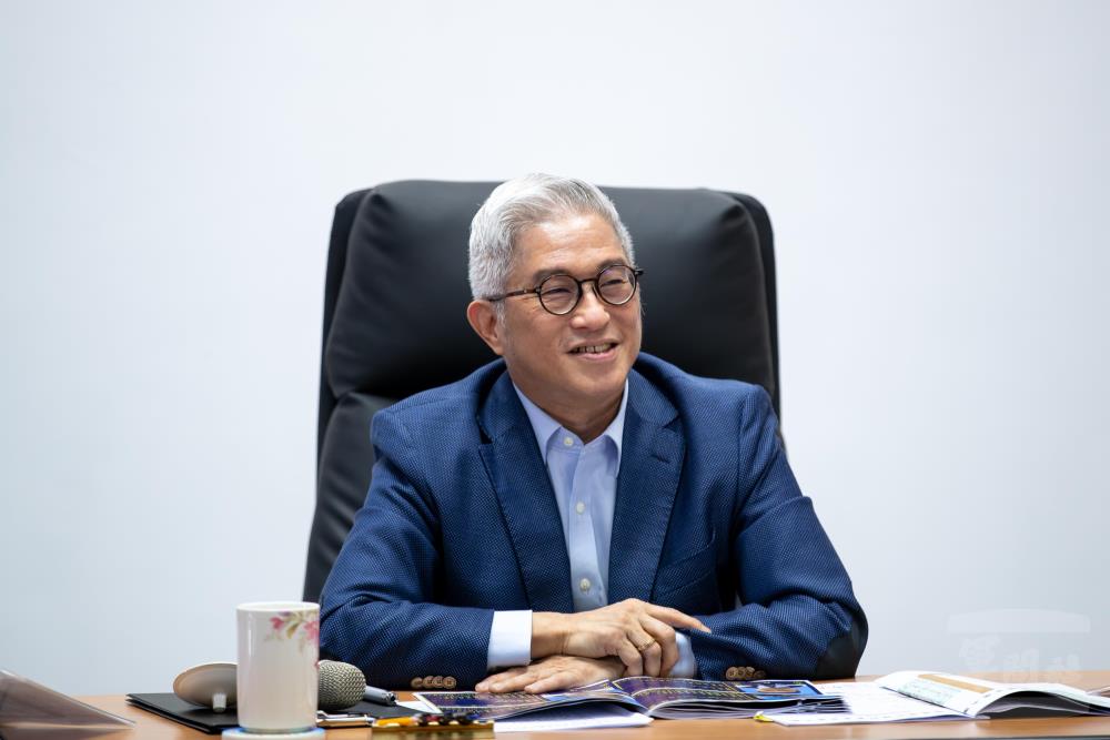 徐副部長與後輔幹部交流意見。（軍聞社記者王進福攝）