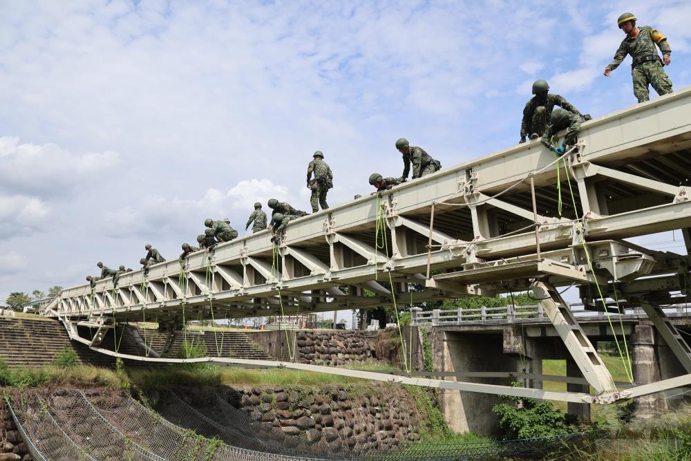 52工兵群橋樑架設演練　驗證工兵部隊協同效能