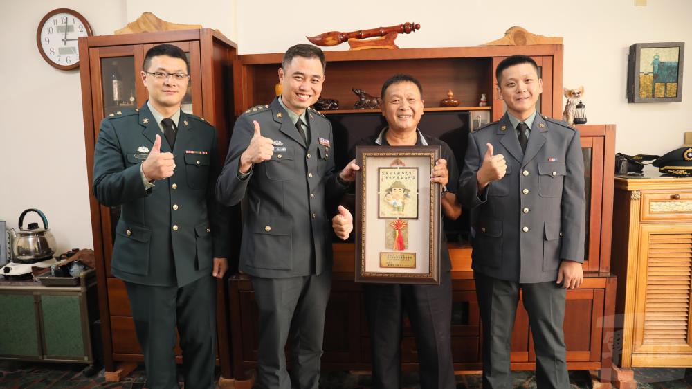 陸軍五支部表揚114年模範父親。(陸軍五支部提供) 陸軍五支部表揚114年模範父親。(陸軍五支部提供)