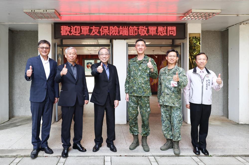 軍友保代慰訪陸軍109旅。（青年日報提供）
