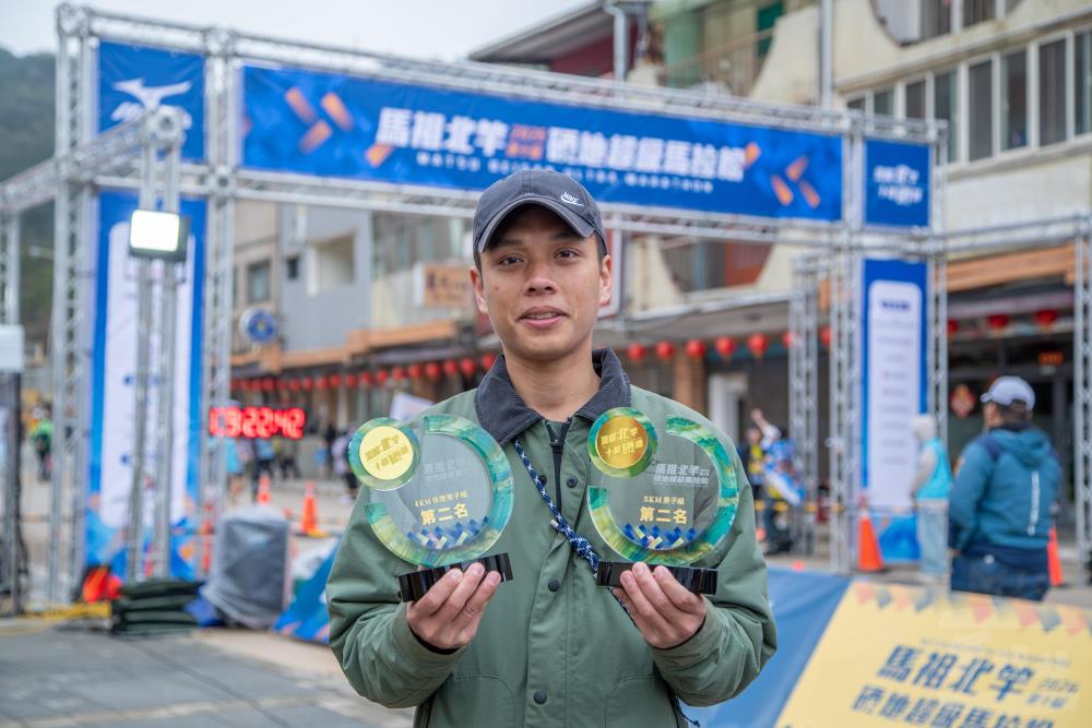 南竿守備大隊步兵連班長張上士在本屆賽事中雙料拿下「4公里休閒男子組」與「5公里男子組」亞軍佳績。（軍聞社記者王進福攝）