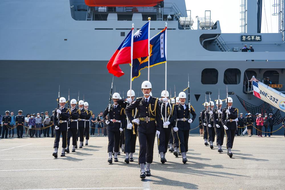 海軍敦睦支隊環島航訓開放　首站高雄登場