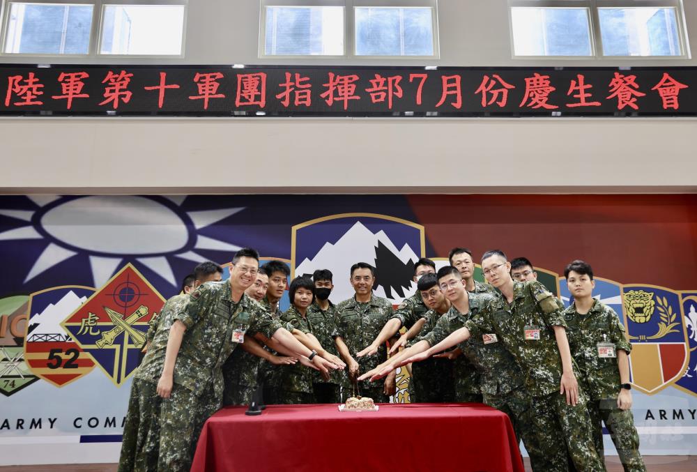 十軍團慶生暨父親節活動　感謝父職同仁付出